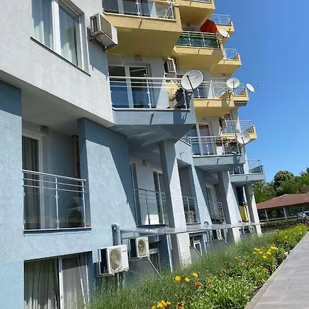 Em Kristal Apartment *